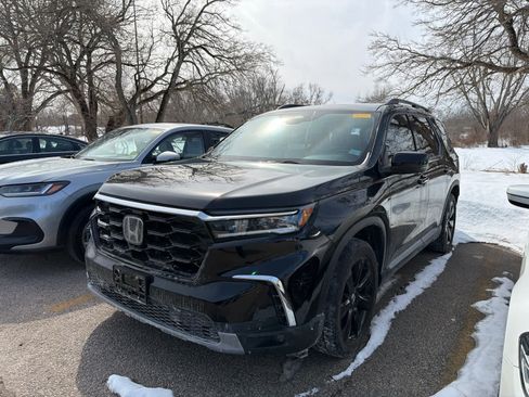 Used 2023 Honda Pilot Touring image 8