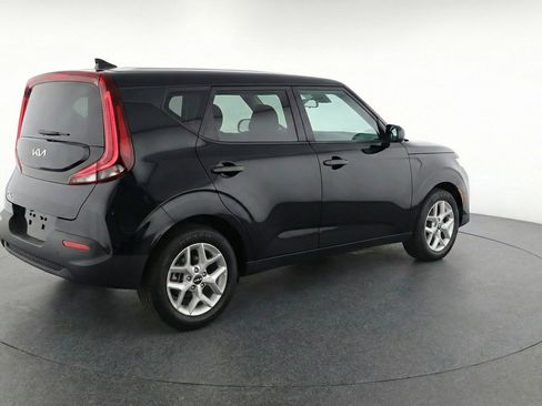 Used 2025 Kia Soul LX w/ LX Technology Package FWD image 9