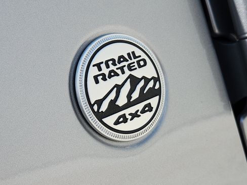 Used 2020 Jeep Gladiator Overland AWD/4WD image 14