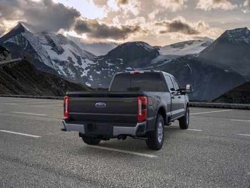 New 2026 Ford F250 XLT w/ XLT Premium Package AWD/4WD image 8