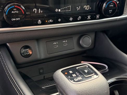 Used 2024 Nissan Rogue Platinum image 37