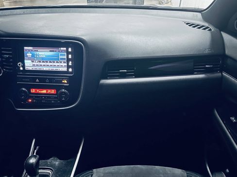 Used 2019 Mitsubishi Outlander LE FWD image 33