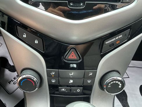 Used 2014 Chevrolet Cruze LS FWD image 23