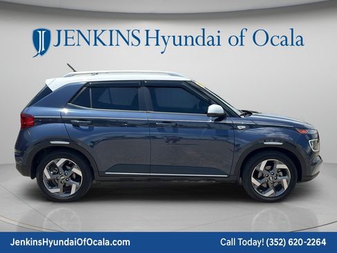 Certified 2024 Hyundai Venue Limited FWD image 2