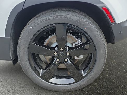 New 2026 Land Rover Defender 110 S image 34