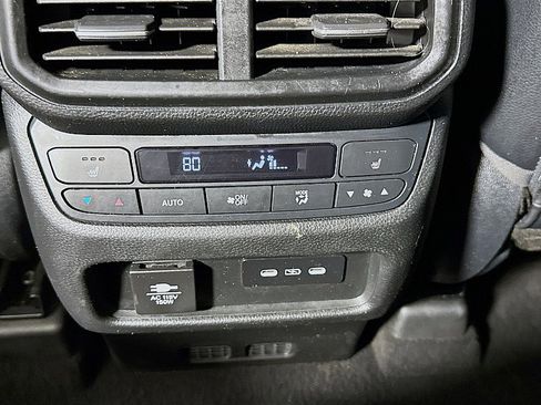 Used 2025 Honda Pilot Black Edition image 26