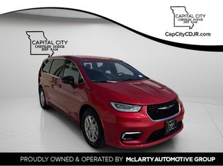 New 2026 Chrysler Pacifica Select video 1