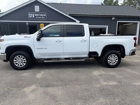 Used 2024 Chevrolet Silverado 2500 LT AWD/4WD image 3