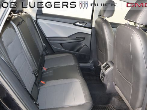 Used 2022 Volkswagen Taos SE FWD image 13