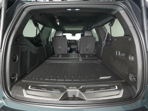 Used 2026 GMC Yukon XL AT4 Ultimate w/ LPO, Illumination Package AWD/4WD image 14