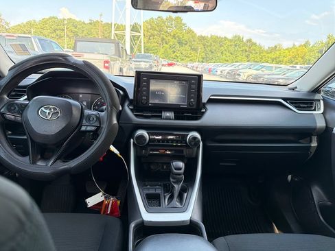 Used 2021 Toyota RAV4 LE FWD image 20