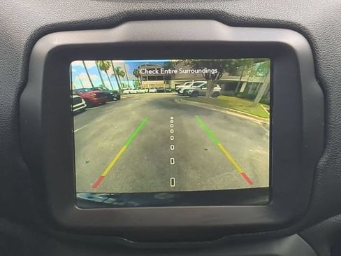 Used 2020 Jeep Renegade Altitude FWD image 25
