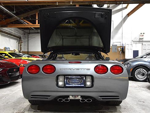 Used 2004 Chevrolet Corvette Coupe w/ Roof Package RWD image 32