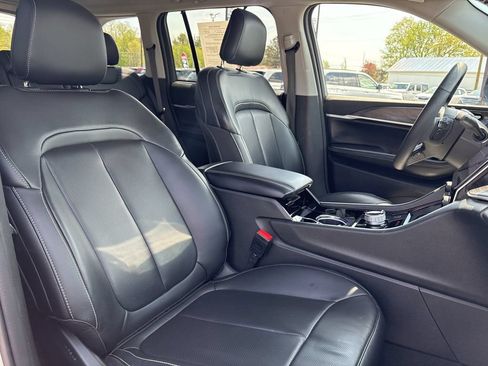 Used 2023 Jeep Grand Cherokee Limited w/ Luxury Tech Group II AWD/4WD image 14