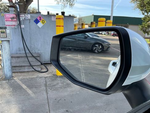 Used 2025 Kia Sportage LX image 19