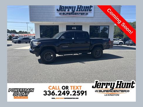 Used 2019 Toyota Tacoma TRD Sport AWD/4WD image 1