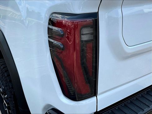 Used 2025 GMC Sierra 2500 AT4X AWD/4WD image 24