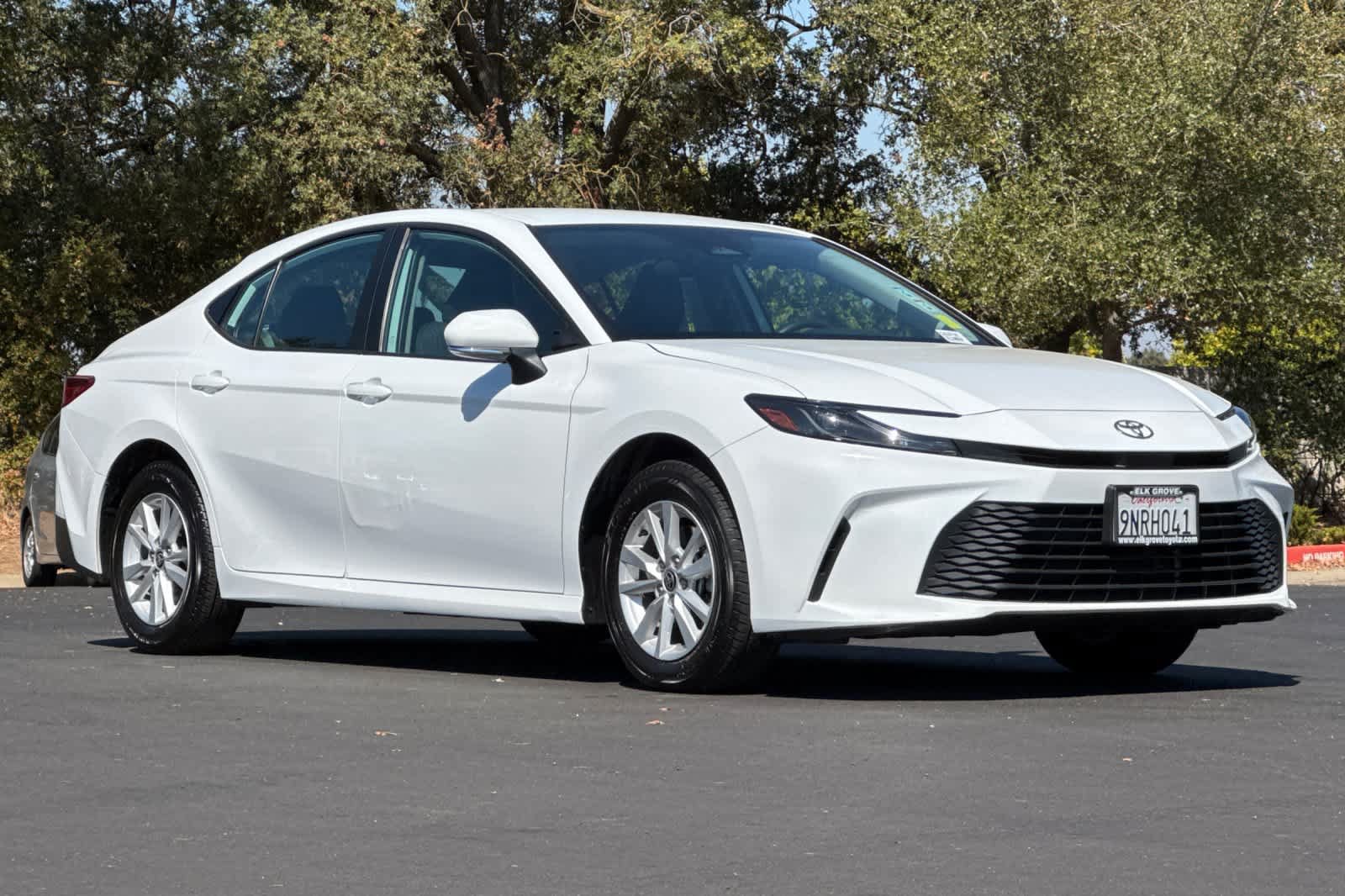 Used 2025 Toyota Camry LE AWD/4WD image 9