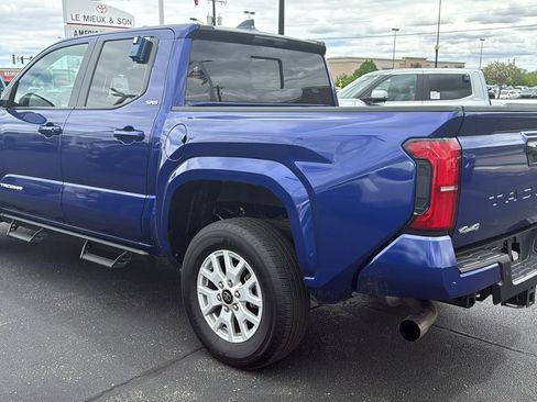 Certified 2025 Toyota Tacoma SR5 w/ SR5 Upgrade Package AWD/4WD image 5