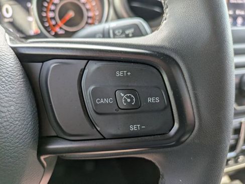 Used 2023 Jeep Gladiator Willys image 17