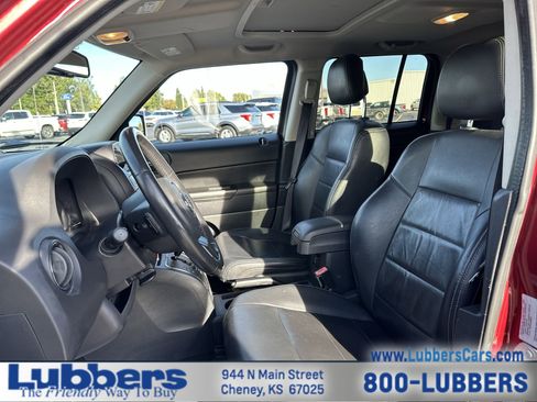 Used 2016 Jeep Patriot High Altitude FWD image 10