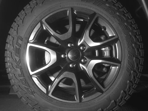 Used 2025 Jeep Compass Trailhawk AWD/4WD image 13