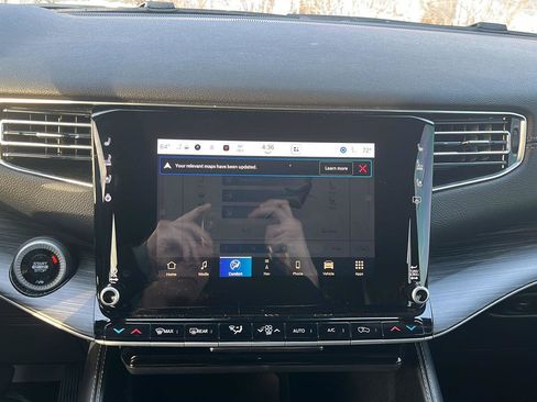 Used 2024 Jeep Wagoneer Series II w/ Flexible Seating Group image 18