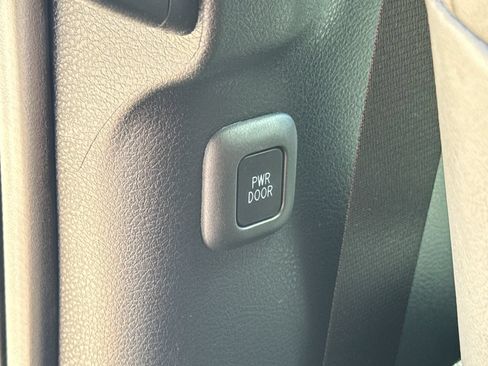 Used 2026 Toyota Sienna XLE FWD image 42