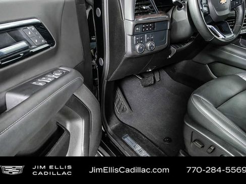 Used 2025 Chevrolet Suburban LT image 7