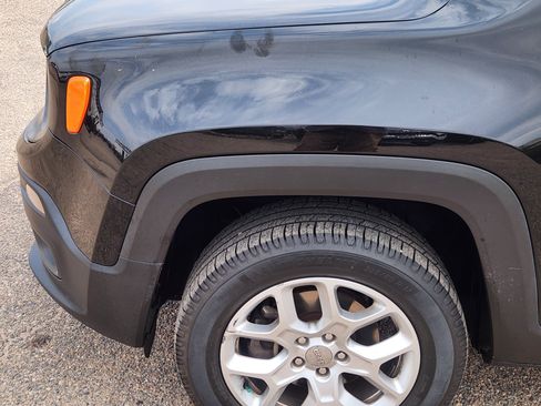 Used 2018 Jeep Renegade Latitude AWD/4WD image 6