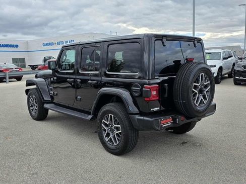 Used 2024 Jeep Wrangler Sahara w/ Technology Group image 8