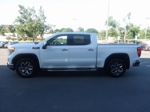 Used 2023 GMC Sierra 1500 SLT w/ SLT Premium Package image 5
