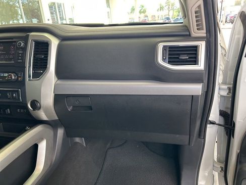 Used 2019 Nissan Titan PRO-4X w/ Pro-4x Convenience Package image 26