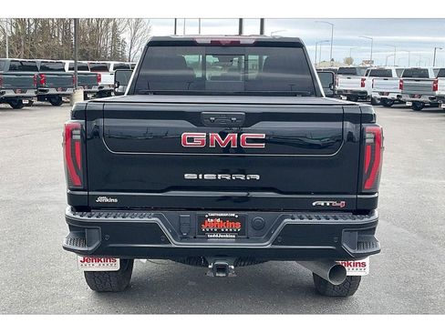 Used 2024 GMC Sierra 2500 AT4 w/ Technology Package AWD/4WD image 4
