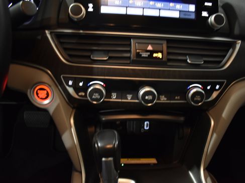 Used 2018 Honda Accord Touring image 24