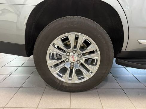 Certified 2025 GMC Yukon Denali image 9