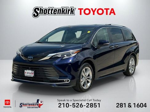 Used 2023 Toyota Sienna Platinum FWD image 1