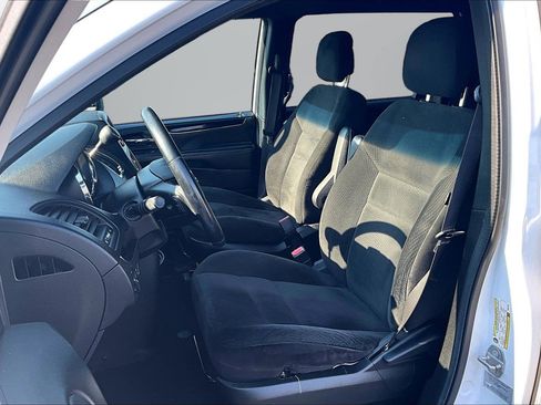 Used 2017 Dodge Grand Caravan SE FWD image 15