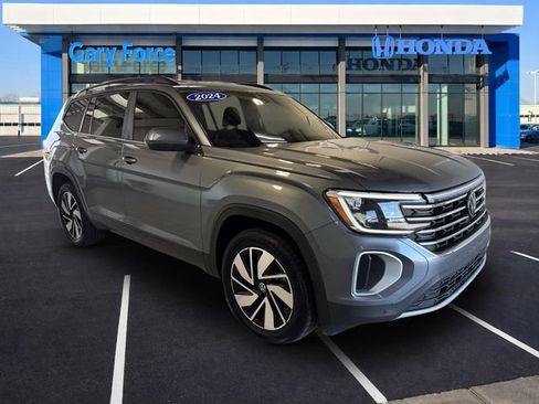 Used 2024 Volkswagen Atlas SE AWD/4WD image 1