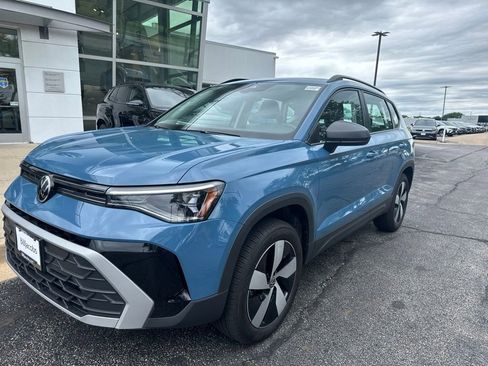 Used 2025 Volkswagen Taos S AWD/4WD image 2