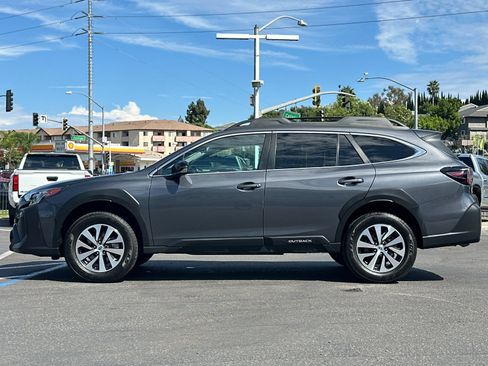 Used 2024 Subaru Outback Premium AWD/4WD image 2