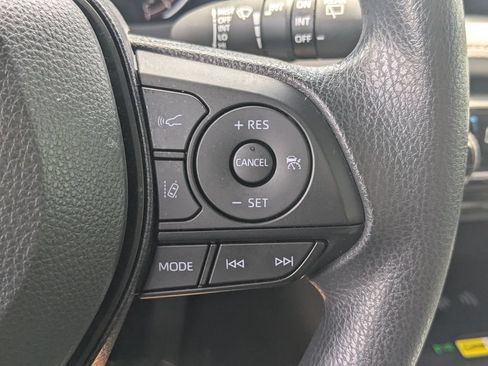 Used 2025 Toyota RAV4 XLE FWD image 12