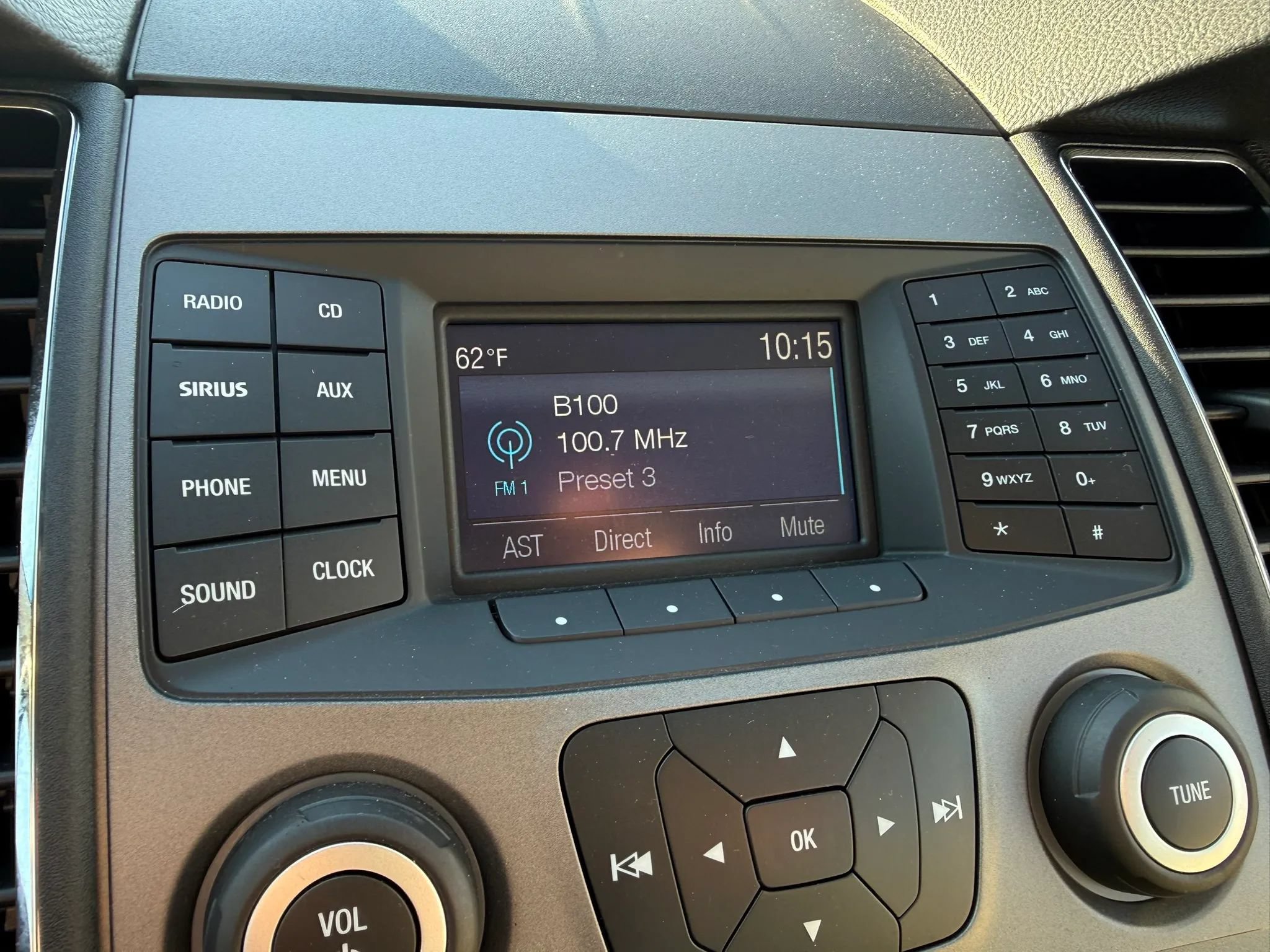 Used 2018 Ford Taurus SE FWD image 22