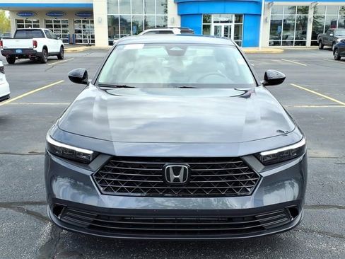 Used 2025 Honda Accord SE image 2