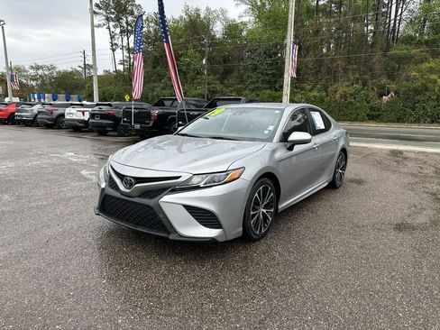 Used 2019 Toyota Camry SE image 12