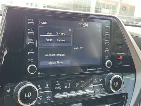 Used 2022 Toyota Highlander XLE AWD/4WD image 25