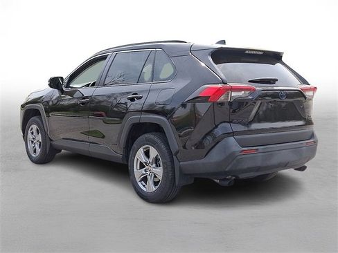 Used 2022 Toyota RAV4 XLE image 4