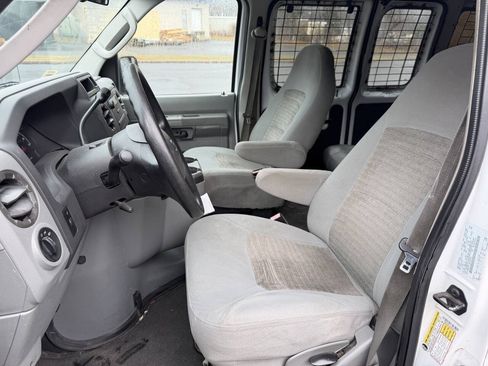 Used 2010 Ford E-350 and Econoline 350 XLT RWD image 15
