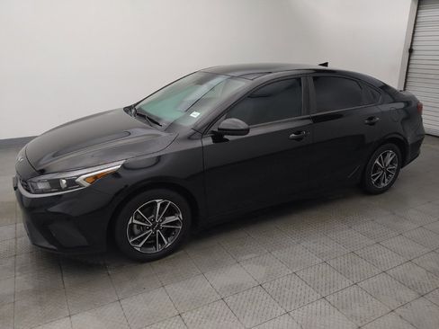 Used 2022 Kia Forte LXS FWD image 2
