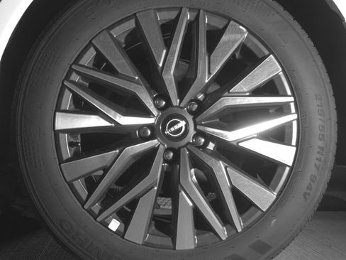 Used 2025 Nissan Altima 2.5 SV image 14